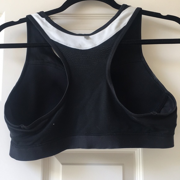 Nike sports/workout bra with internal support - Picture 3 of 7